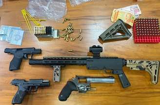 Armas apreendidas durante operação.