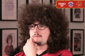 Torcedor assiste derrota do Manchester United para o West Ham