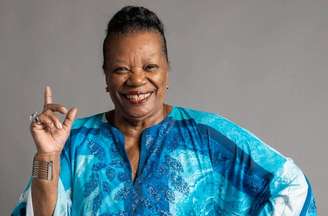 Neusa Borges assina contrato vitalício com a Globo