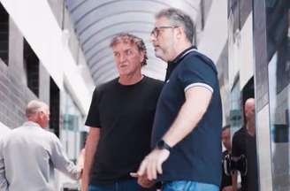 O diretor Alexandre Mattos ao lado de Cuca, o novo técnico do Santos –