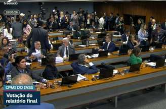 Sessão da CPI do INSS vota relatório final