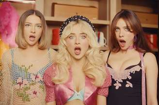 Sabrina Carpenter protagoniza clipe de House Tour ao lado de Margaret Qualley e Madelyn Cline