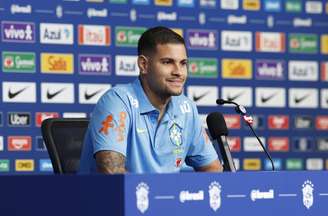 Bruno Guimarães durante coletiva nos EUA