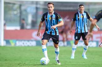Arthur é líder do meio-campo e capitão da equipe –