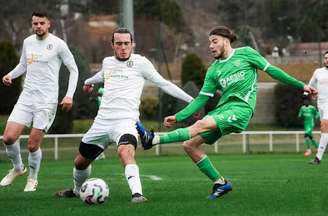 Kenzo Kies (D), de 21 anos, jogava pelo Guingamp –