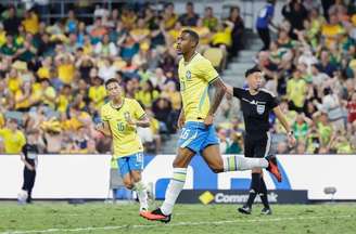 Rayan celebrando gol de empate com a Austrália 