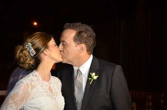 Carlinhos Cachoeira se casou com Andressa nos últimos dias de 2012, cumprindo promessa feita ao deixar a prisão