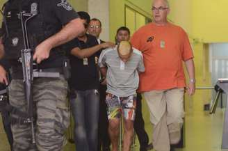 <p>O adolescente afirmou incialmente ter colocado fogo na dentista, mas mudou de versão</p>