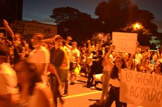 <p>Nesta quinta-feira, milhares de pessoas foram às ruas de Goiânia protestar de forma pacífica contra muito mais do que o aumento da passagem de ônibus - objeto das cinco outras manifestações anteriores</p>