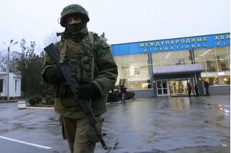 Homens armados tomaram o aeroporto de Simferopol