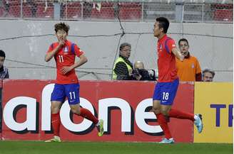 Son Heung Min comemora um dos gols sul-coreanos diante da Grécia