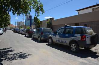 <p>Viaturas da Polícia Militar estão estacionadas na cidade de Vitória da Conquista</p>