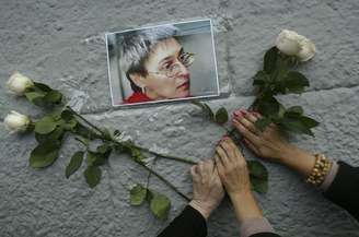 <p>Assassinato de Anna Politkovskaya despertou a indignação da imprensa internacional de organizações de defesa dos direitos humanos</p>