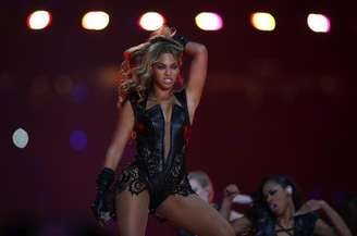 Beyoncé se apresenta no Super Bowl em Nova Orleans, Louisiana. 3/2/ 2013.