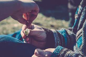 <p>Cientistas tentaram traçar um paralelo da frequência do consumo de maconha entre os jovens com menos de 17 anos e seus comportamentos na vida posteriormente</p>