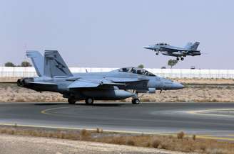 <p>O F/A-18F Super Hornet australiano (foto) lançou duas bombas contra posições do Estado Islâmico no Iraque</p>