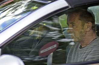 Phil Rudd deixa tribunal na cidade de Tauranga