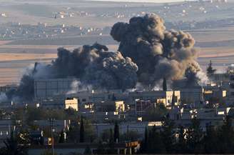 <p>Os ataques em Kobani atingiram duas grandes unidades do Estado Islâmico e destruíram 15 posições do grupo</p>