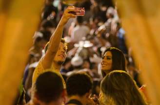 <p>O comediante e a atriz fizeram uma selfie juntos</p>