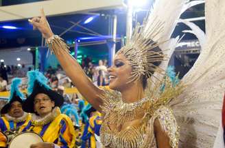 <p>Com um enredo inspirado na Suíça, a Unidos da Tijuca fechou o segundo e último dia de desfiles do Carnaval 2015 no Rio de Janeiro</p>