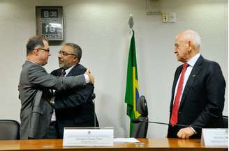 Manoel Dias e Carlos Eduardo Gabas participam de audiência