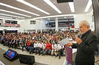"Querem voltar a um passado em que a classe trabalhadora era tratada de forma perversa", disse Lula
