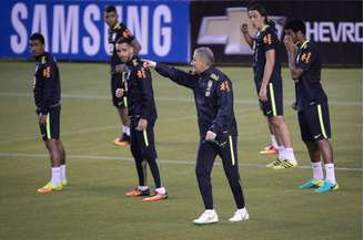 Tite comanda treino da Seleção Brasileira, em Quito