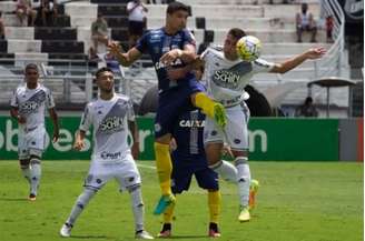 Ponte Preta teve a sua terceira derrota seguida no Brasileiro diante do Santos (Foto:Reprodução Flickr Santos)