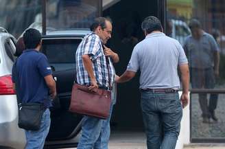 Gustavo Vargas Gamboa, diretor-geral da companhia aérea Lamia, é detido durante fiscalização 