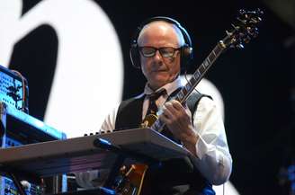 O guitarrista Robert Fripp, do King Crimson, toca no Rock in Rio