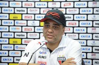 Marcelo Cabo, novo técnico do CRB