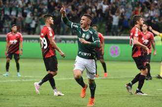 No primeiro turno, Raphael Veiga fez o gol da vitória do Palmeiras (Foto: Sergio Barzaghi/Gazeta Press)