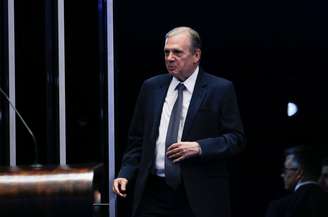 Senador Tasso Jereissati se prepara para falar no Senado 22/10/2019 REUTERS/Adriano Machado