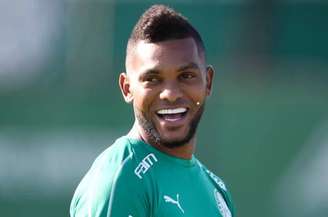 Borja tenta reencontrar seu bom futebol (Foto: Djalma Vassão/Gazeta Press)