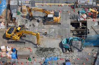 Máquinas em meio a construção em Tóquio, Japão 
08/06/2016
REUTERS/Toru Hanai