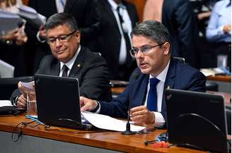 Relator da proposta na comissão, Alessandro Vieira (Cidadania-SE) (à dir.), apresentou novo substitutivo