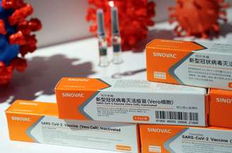 Caixas da vacina contra Covid-19 CoronaVac na fábrica do laboratório chinês Sinovac em Pequim
04/09/2020 REUTERS/Tingshu Wang