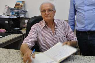 Caetano Albarello tem 76 anos e é prefeito de Palmitinho