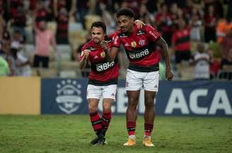 Michael e Vitinho têm tido boas atuações com a camisa rubro-negra (Foto: Alexandre Vidal / Flamengo)