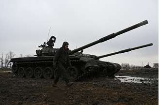 Tanque das Forças Armadas da Rússia durante exercícios militares na região de Rostov 03/02/2022 REUTERS/Sergey Pivovarov