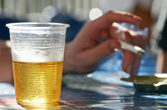 Tabagismo e consumo excessivo de álcool estão entre fatores de risco