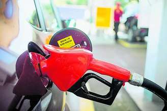 Preço médio do litro da gasolina foi de R$ 5,88 na primeira quinzena de março