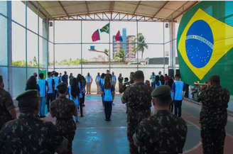 As escolas cívico-militares não são iguais aos colégios militares