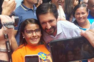 Ricardo Nunes (MDB) caminhou por Heliópolis no início da tarde deste sábado, 26