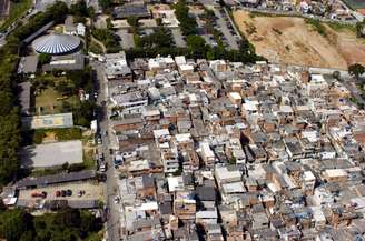 Divisa entre a favela São Remo e a Universidade de São Paulo (USP), que tem três estudantes da comunidade.