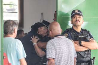 Parentes e amigos acompanham o velório do secretário adjunto de Segurança e Controle Urbano de Osasco, Adilson Custódio Moreira, de 53 anos.