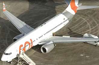 Avião ficou danificado após colisão no Galeão 