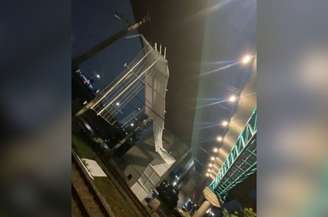 Ciclopassarela foi inaugurada em 30 de janeiro e teve parte de sua estrutura arrancada pela chuva apenas 19 dias depois