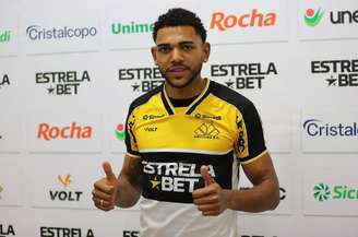 Werik Popó em apresentação pelo Criciúma. 