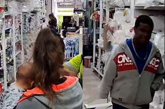 Vítima estava amamentando seu bebê quando o suspeito anunciou o assalto